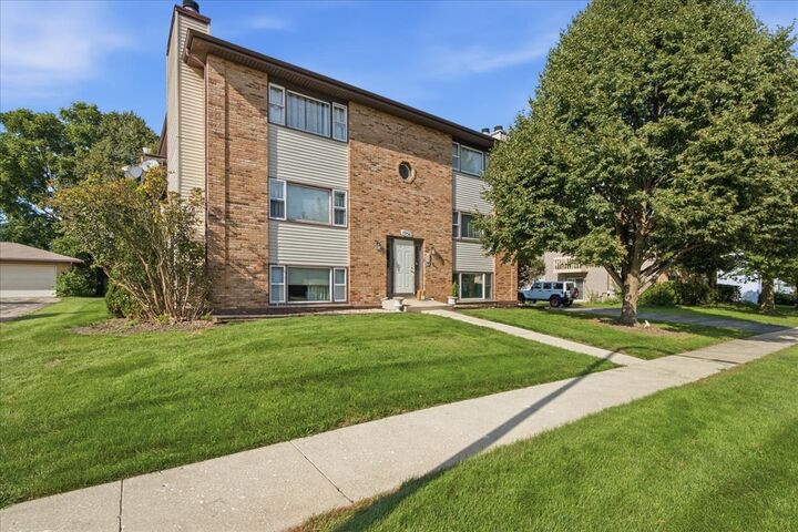 Property Photo:  1056 Manchester Court F  IL 60177 