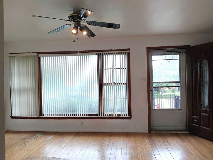 Property Photo: 2133 W 49th Place IL 60609