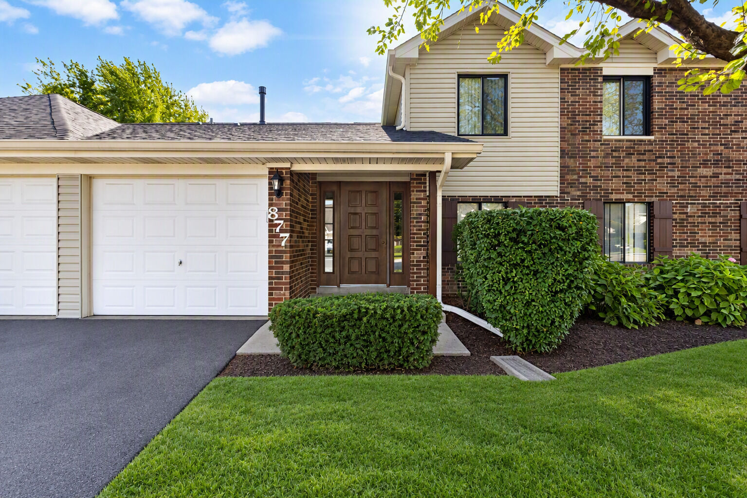 Property Photo: 877 Cross Creek Drive A1 IL 60172