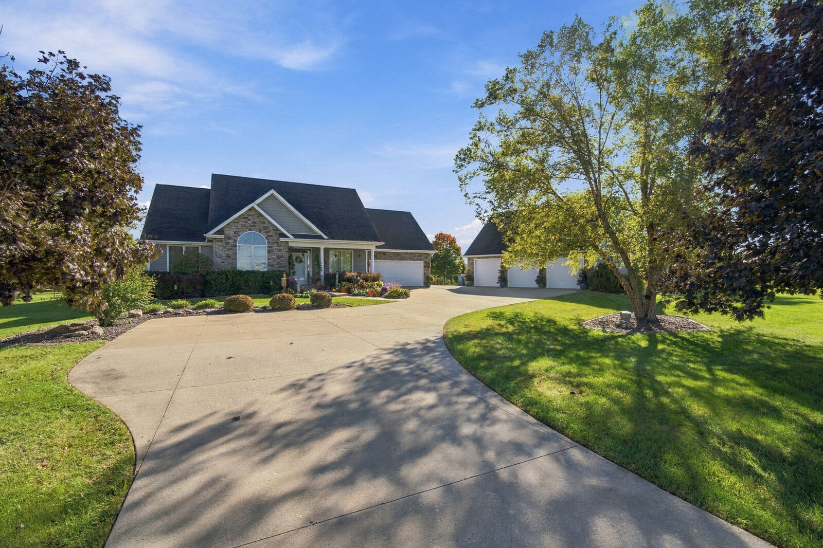 Property Photo: 750 S Columbia Avenue IL 61348