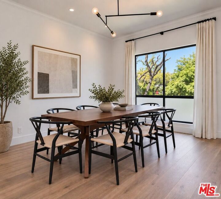 Property Photo:  1167 Roxbury Drive 105  CA 90035 