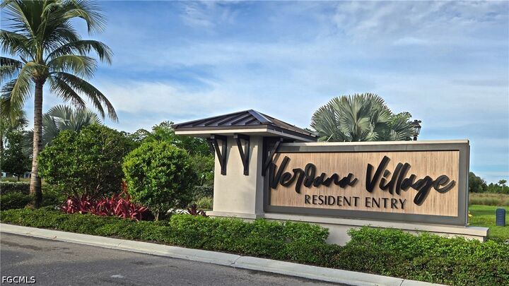 Property Photo: 19243 Gentry Place FL 33928