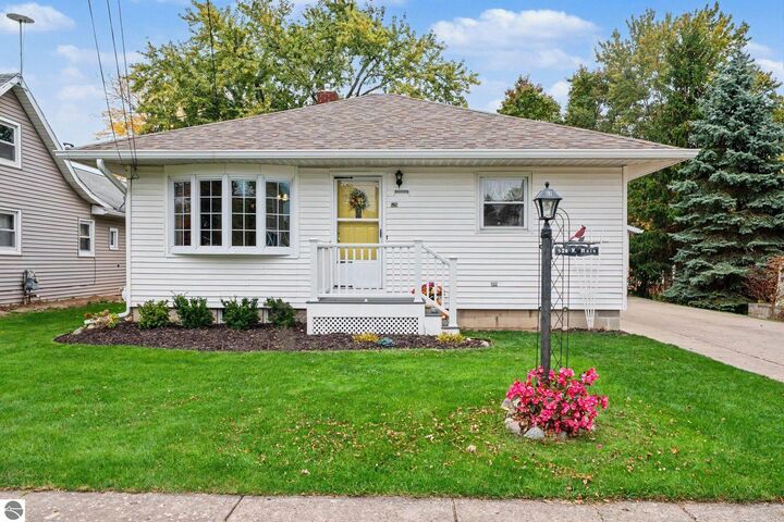 Property Photo: 528 N Main MI 48835