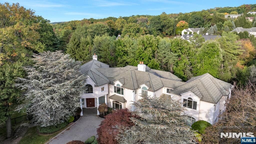 Property Photo:  11 Fairway Court  NJ 07626 