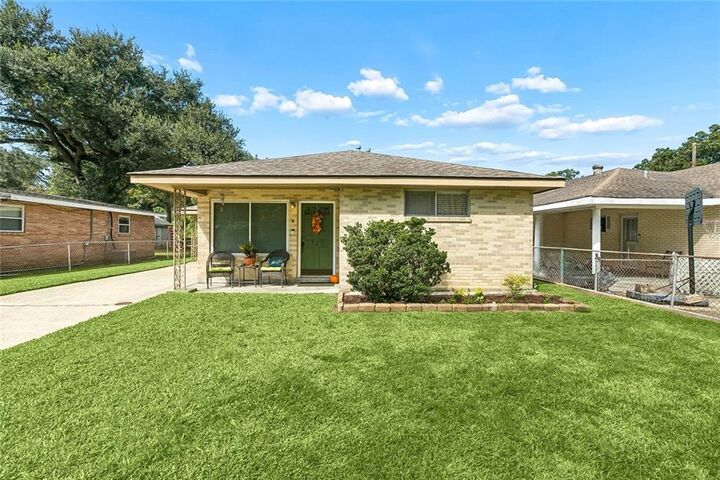 Property Photo: 720 Oak Avenue LA 70094