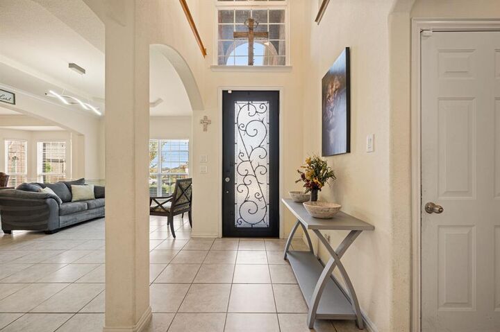 Property Photo: 209 Chateau Avenue TX 76060