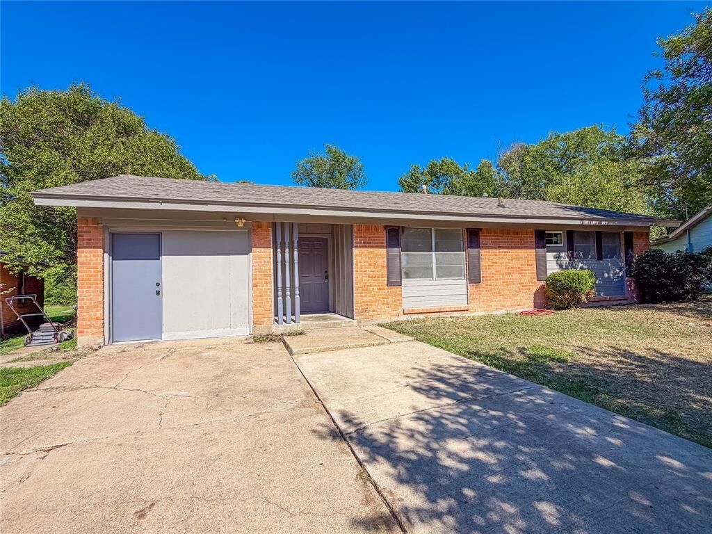 Photo de la propriété:  2608 Linda Drive  TX 75119 