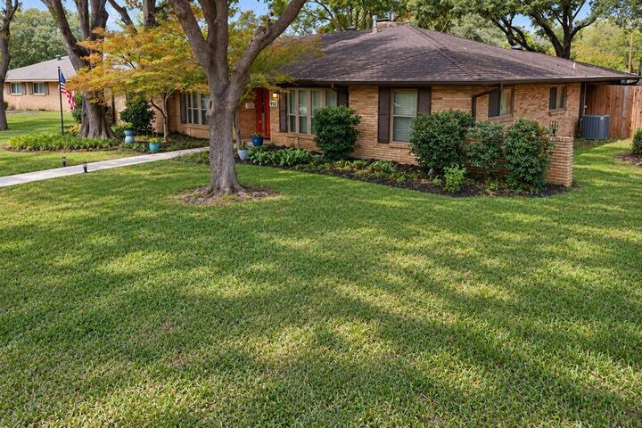 Property Photo: 910 Sharpshire Street TX 75050