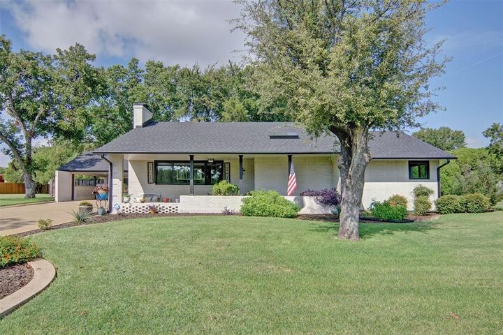 Property Photo: 1328 Corvadura Street TX 76450