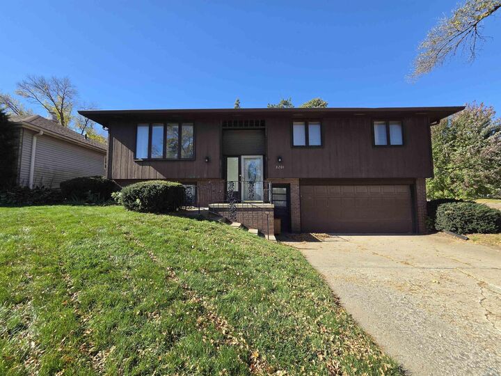 Property Photo: 3201 S Cypress IA 51106