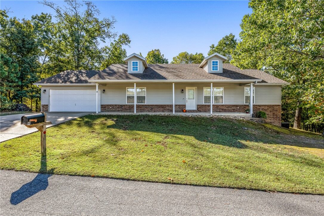 Property Photo:  9 Edenhall Lane  AR 72714 