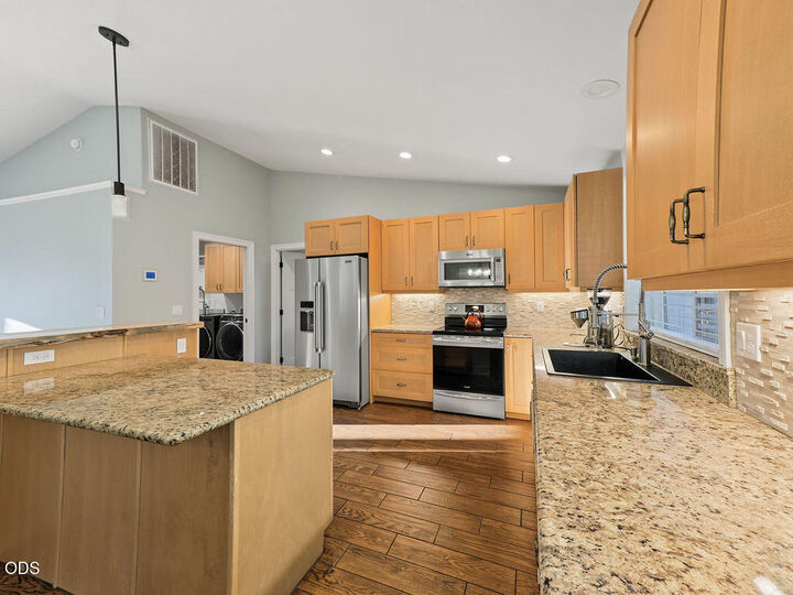 Property Photo: 3611 Boulder Lane OR 97603