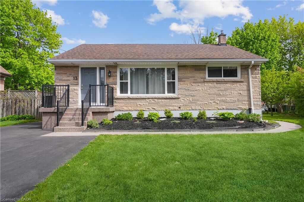 Property Photo:  13 Beaucourt Place Upper  ON L8S 2P8 