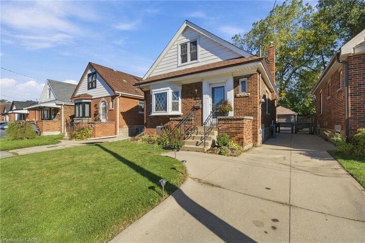 Property Photo:  143 Huxley Avenue S  ON L8K 2P9 