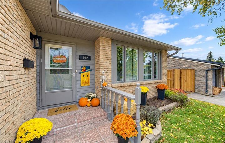 Property Photo:  102 Toynbee Crescent  ON N2N 1R9 