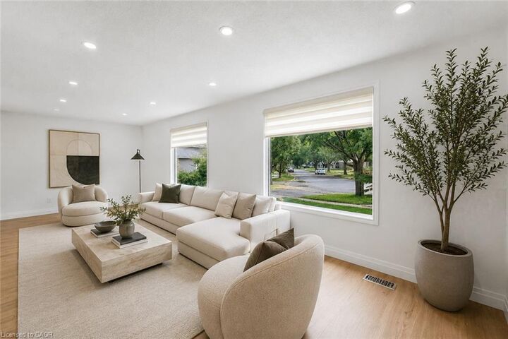 Property Photo:  58 Tupper Crescent Upper Level  ON N2B 2X9 