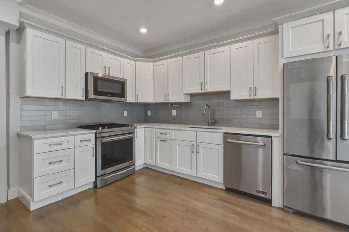 Property Photo:  134 Chelsea St 2  MA 02128 