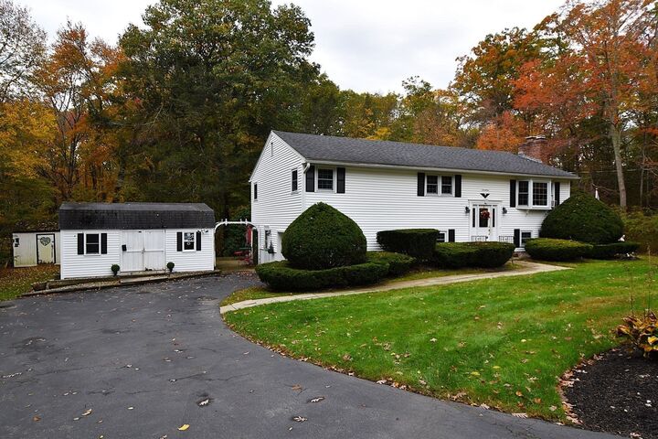 Property Photo:  17 Wedgewood Ln  MA 01527 