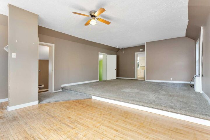 Property Photo:  5020 51 Street  AB T4T 1E2 