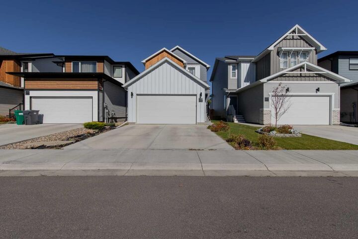 Property Photo:  4537 25 Avenue S  AB T1K 8K5 