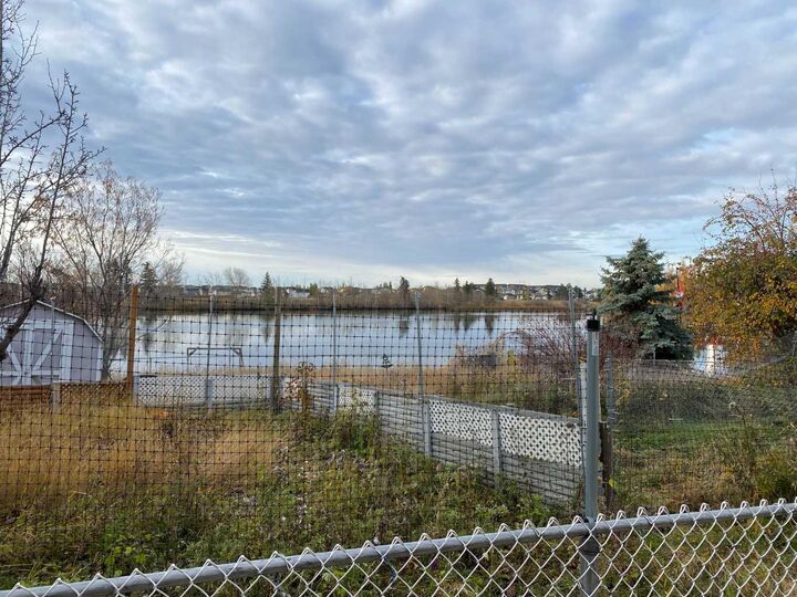 Property Photo:  10106 89 Street  AB T8X 1G1 