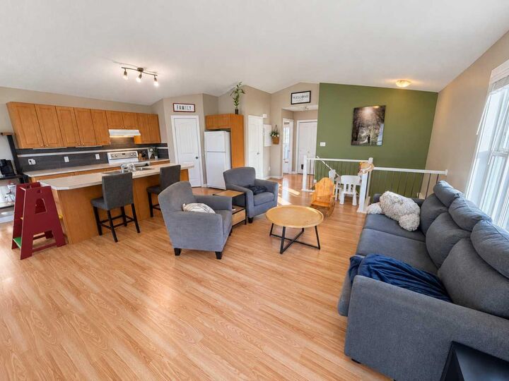 Property Photo:  321 10B Street  AB T0L 1S0 