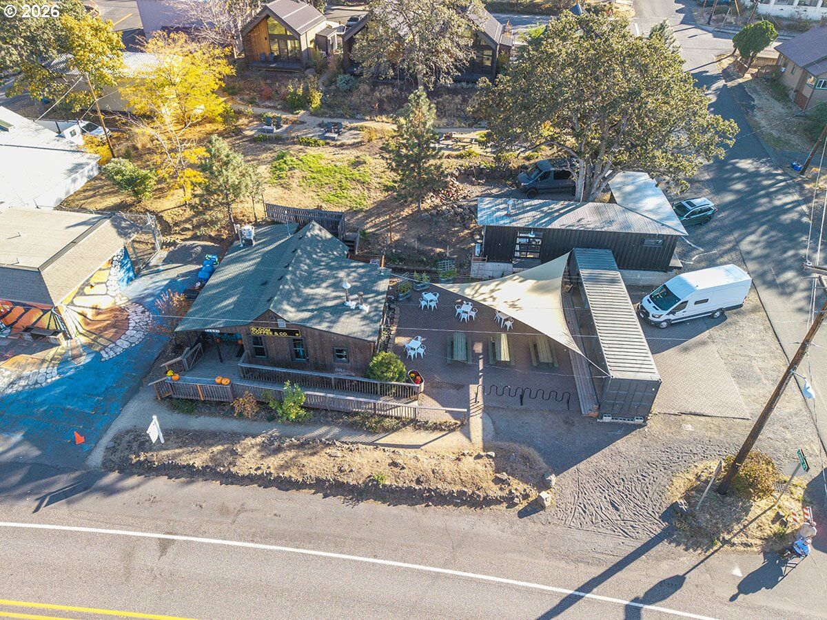 Property Photo:  1104 1st Ave  OR 97040 