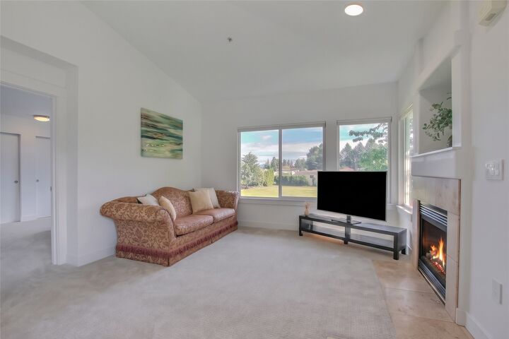 Property Photo: 11130 SE 208th St M-202 WA 98031