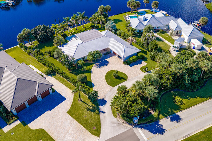 Property Photo:  4304 Bethel Creek Drive  FL 32963 