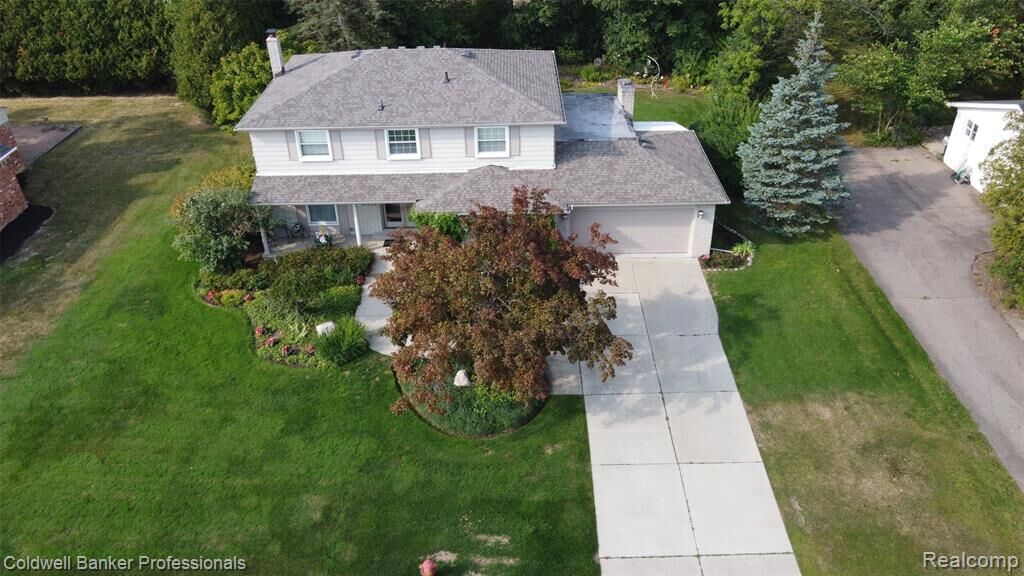 Property Photo:  31925 Olde Franklin Drive  MI 48334 
