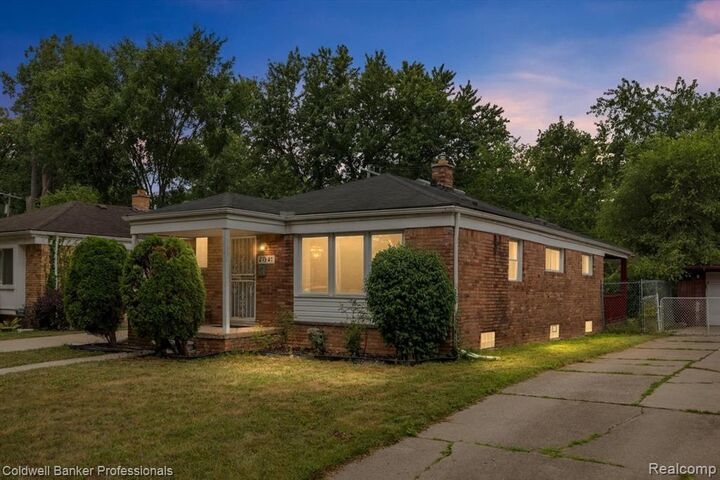 Property Photo:  21381 Kipling Street  MI 48237 