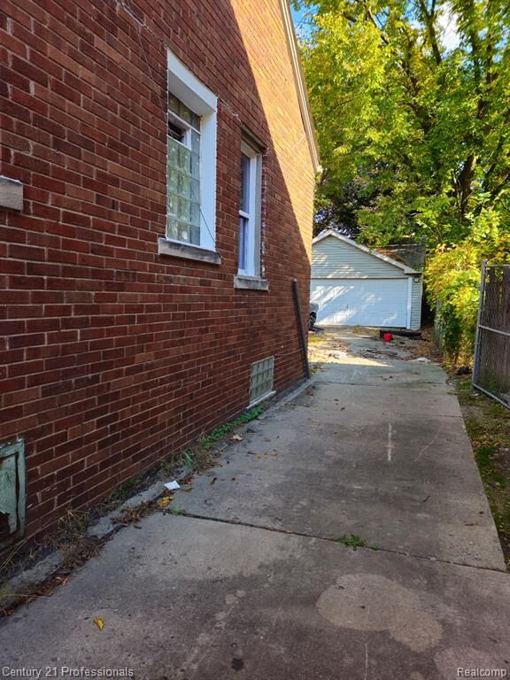 Property Photo:  9610 Rutland Street  MI 48227 
