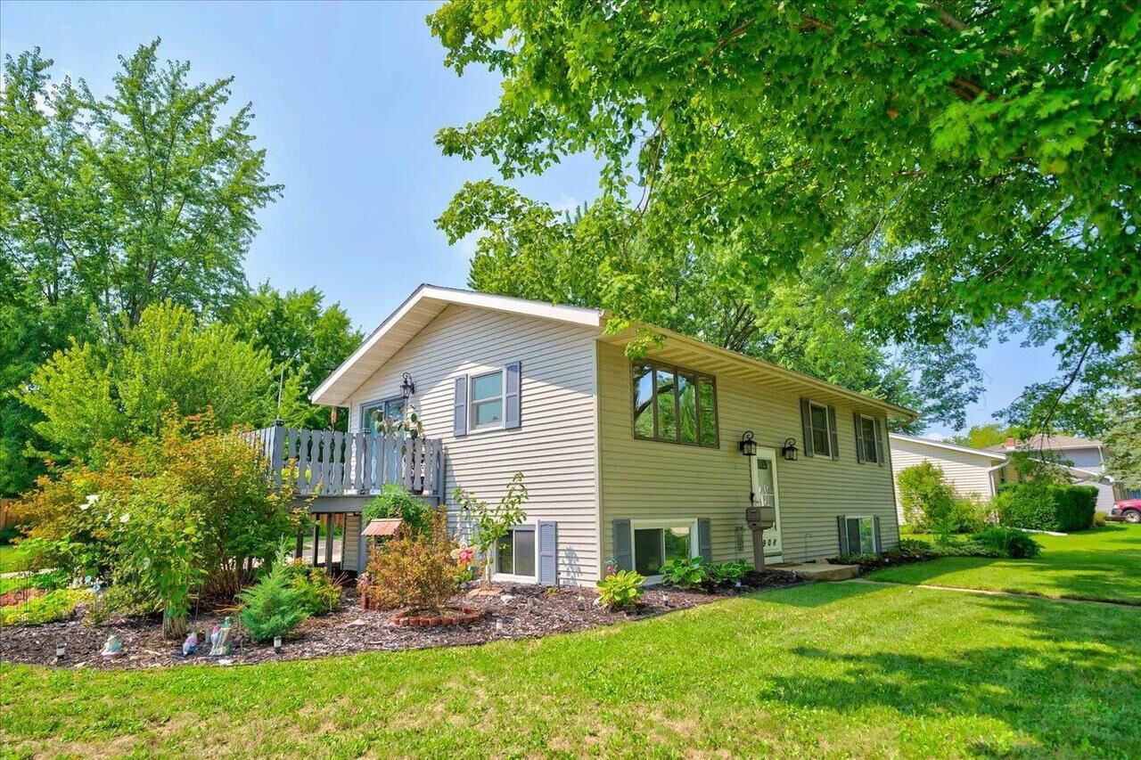 Property Photo: 908 Shirley Street WI 53589