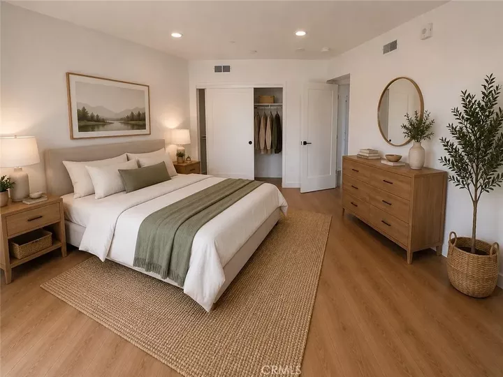 Property Photo:  176 N Catalina Ave 402  CA 91106 