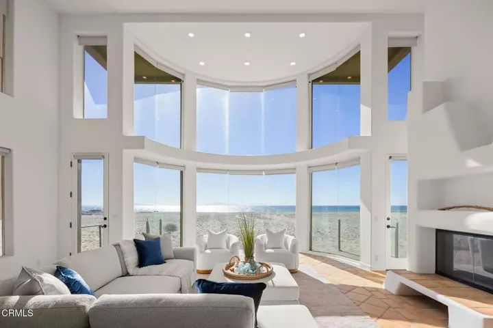 Property Photo:  1045 Mandalay Beach Road  CA 93035 
