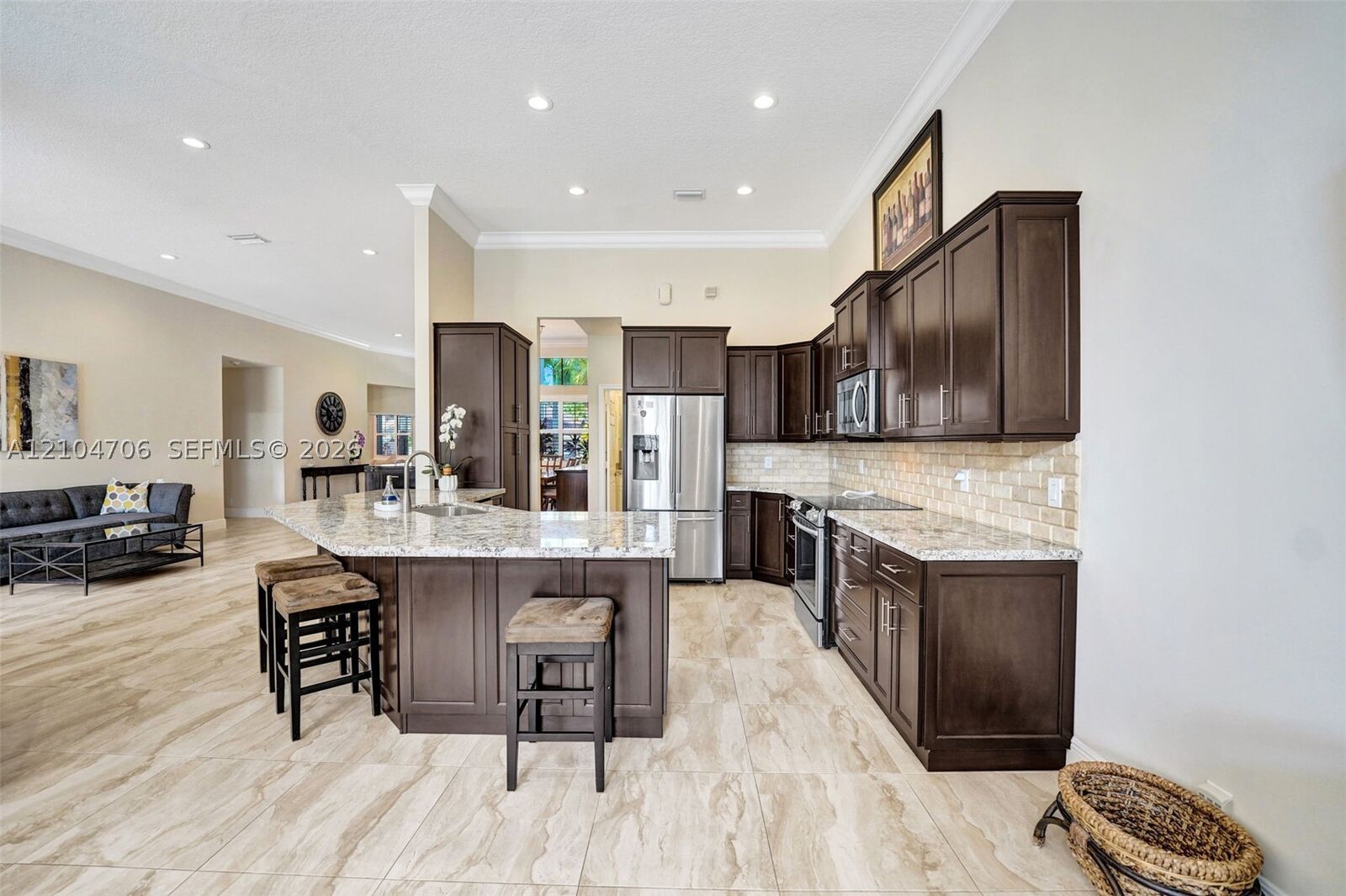 Property Photo:  2390 Pheasant Ln  FL 33327 