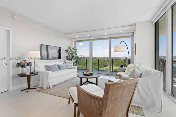 Property Photo: 16385 Biscayne Blvd 807 FL 33160