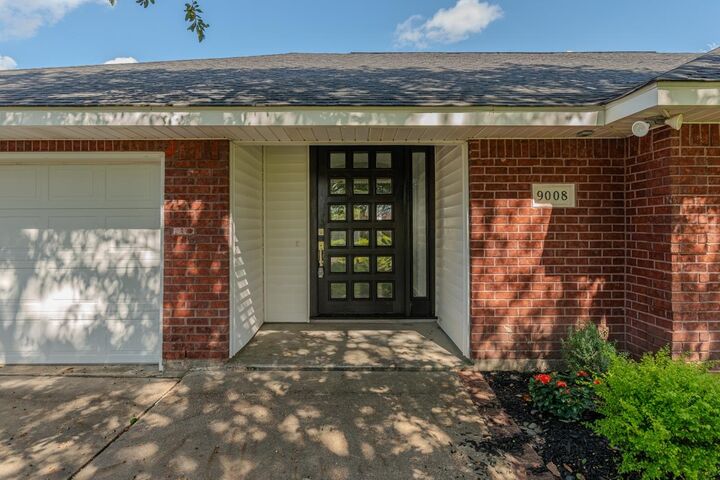 Property Photo: 9008 Oak Vista TX 77630-8867