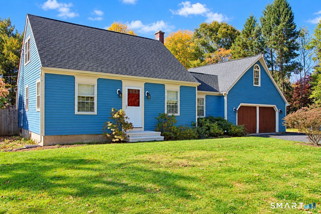 Property Photo:  662 Forest Road  CT 06472 