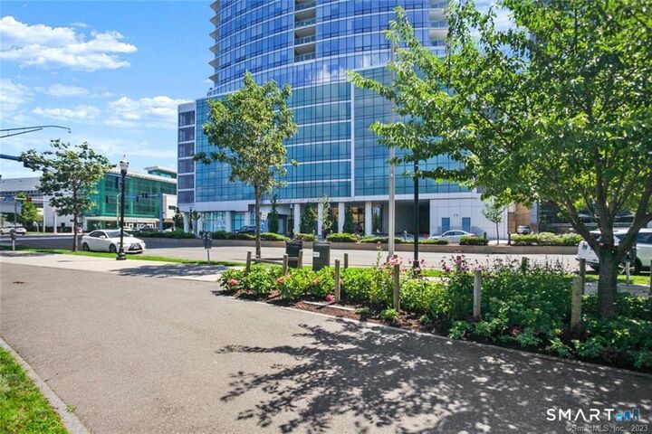 Property Photo:  1 Broad Street 8E  CT 06901 