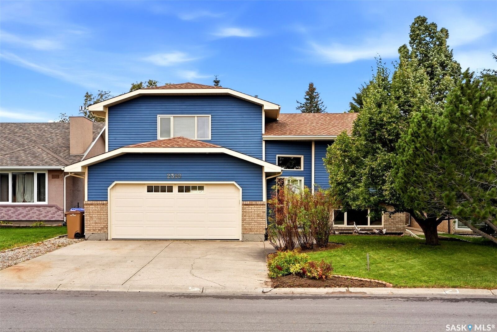Property Photo: 2310 McLurg Crescent SK S4V 2N5