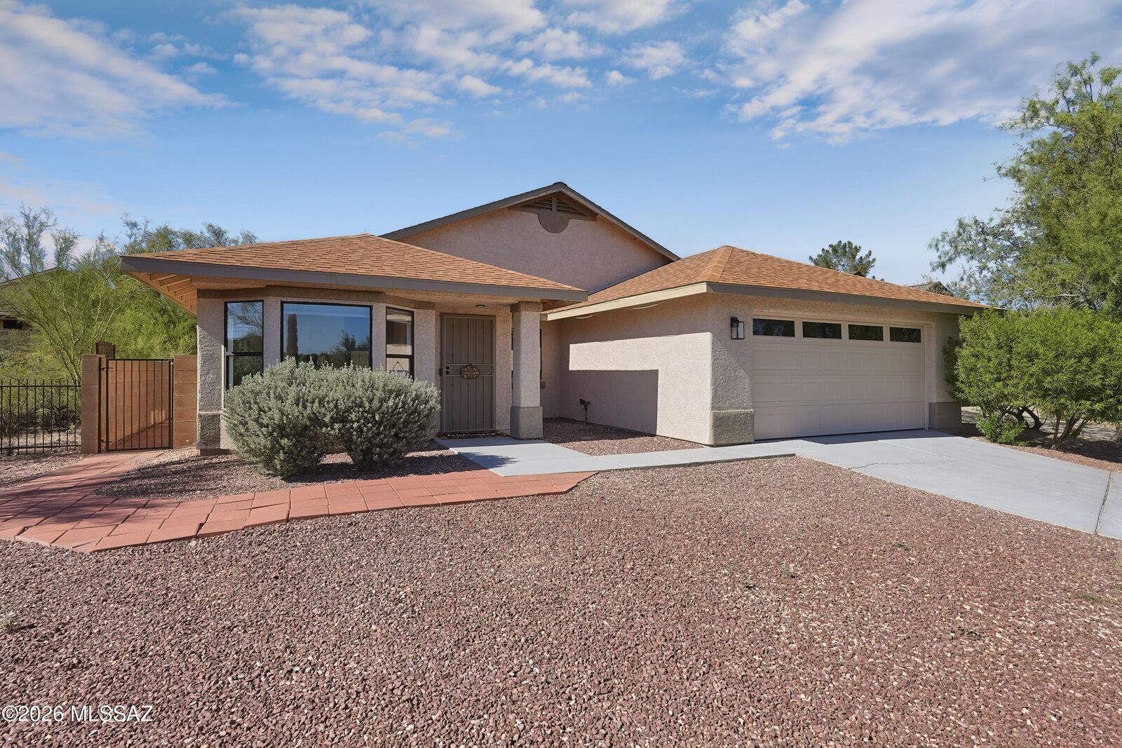 Property Photo:  1129 N Amberbrooke Avenue  AZ 85745 