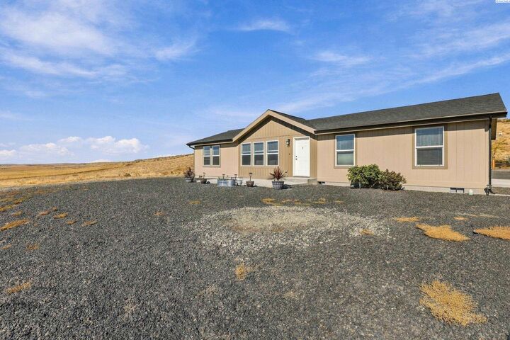 Property Photo:  69003 E 1820 Pr SE  WA 99346 