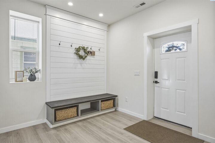 Property Photo:  915 W Opal Street  WA 99301 