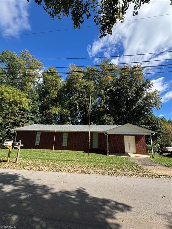 Property Photo:  12 Crutchfield Avenue  NC 27292 