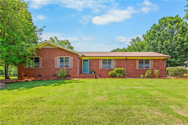 Property Photo:  141 Pinelawn Drive  NC 27284 