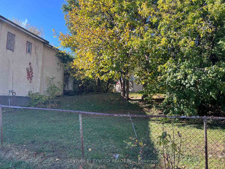 Property Photo:  52 &Amp 50 Stonehurst Avenue W  ON K1Y 1R4 