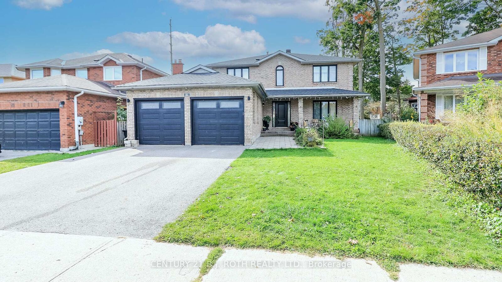 Property Photo:  61 Barwick Drive W  ON L4N 6Z5 