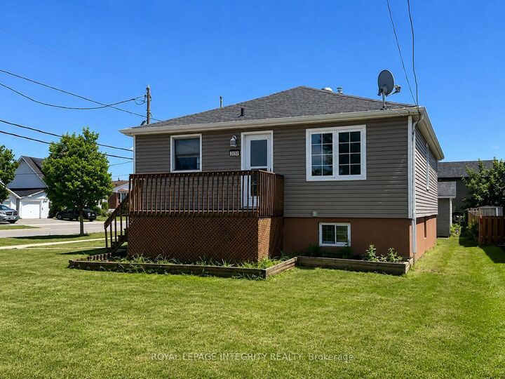 Property Photo:  607 12th Street E  ON K6H 3B2 