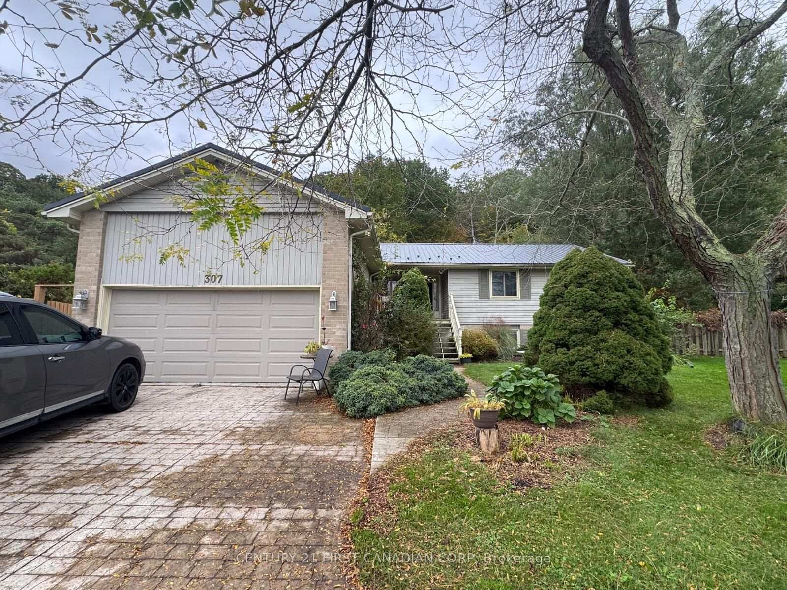 Property Photo:  307 Selbourne Drive  ON N5L 1B1 